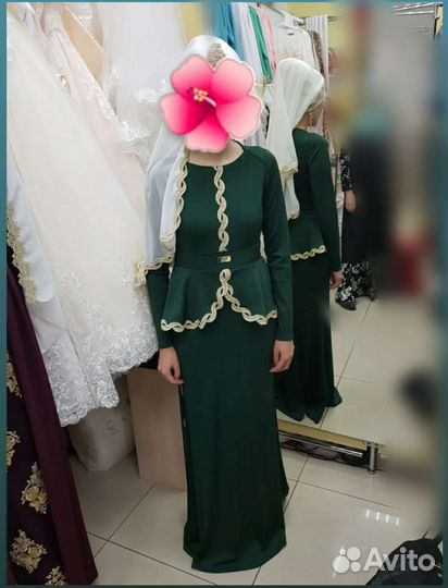 Платье на никах