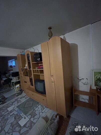 Стенка в комнату