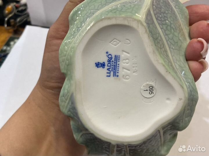 Lladro мальчик эльф на капустном листе