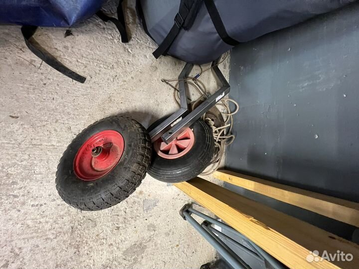 Мотор и лодка