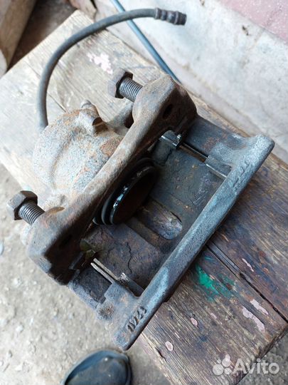 Передний правый суппорт Лада Веста