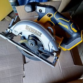 Продам циркулярную пилу DeWalt dcs565