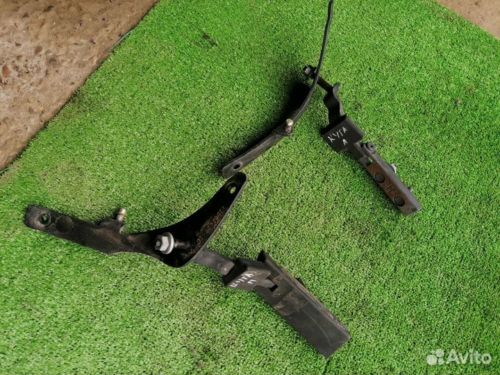 Петля багажника стекла прав на Ford Kuga 2008-2012