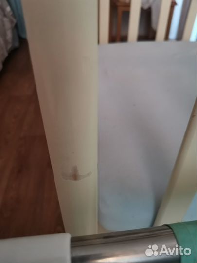 Детская кроватка с маятником и ящиком