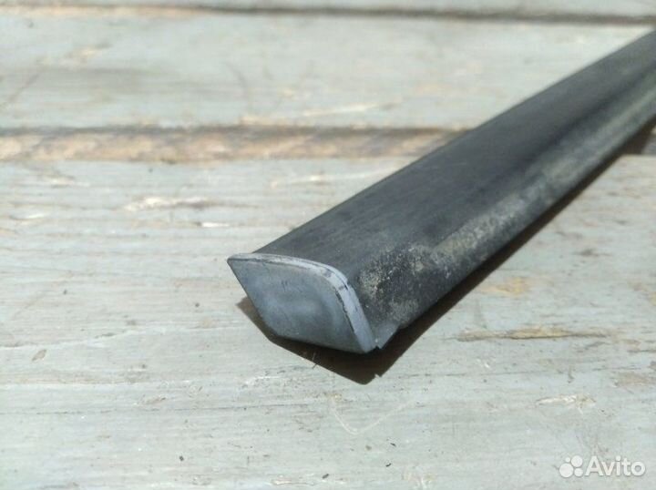 Уплотнитель стекла двери задний левый Chevrolet