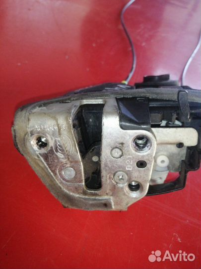 Замок двери задний левый Toyota Camry XV40 2grfe