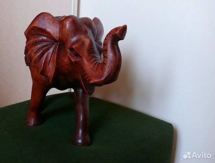 Деревянная скульптура Слон