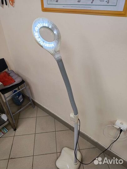 Косметологическая лампа лупа