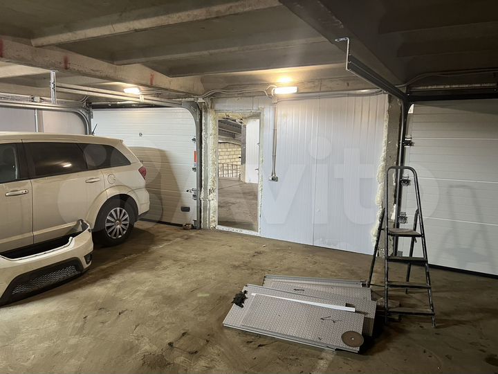 Гараж, > 30 м²