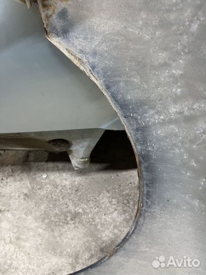 Крыло переднее правое Renault Laguna 1