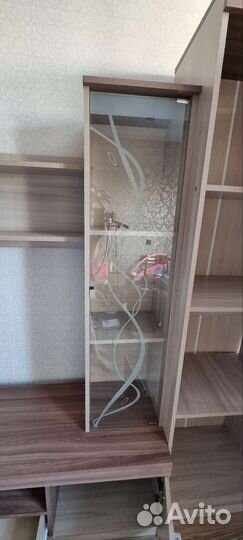 Стенка в комнату