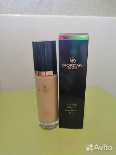 Стойкая минеральная тональная основа Giordani Gold