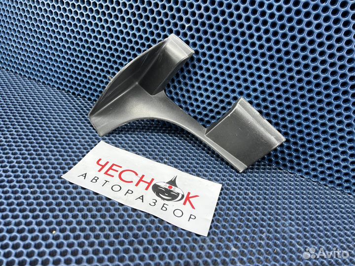 Накладка петли багажника VW Touareg GP 2002-2007