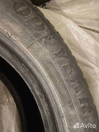 Goodyear UltraGrip Ice Arctic SUV 225/65 R17