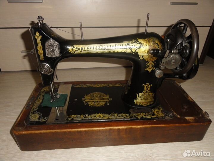 Швейная машина 