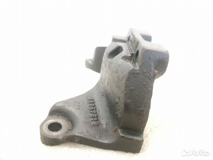 Кронштейн двигателя правый Opel Zafira A05 1.8