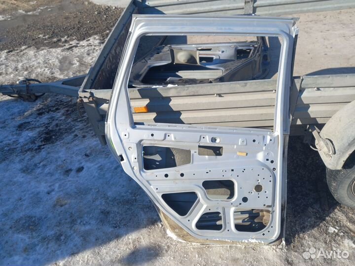 Дверь задняя левая Лада Гранта 2011