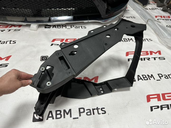 Левый суппорт фары Mercedes W222