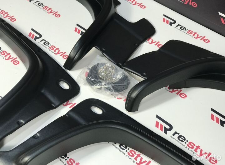 Фендера Suzuki Jimny U1203