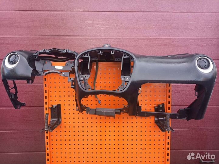 Панель салона Ниссан жук