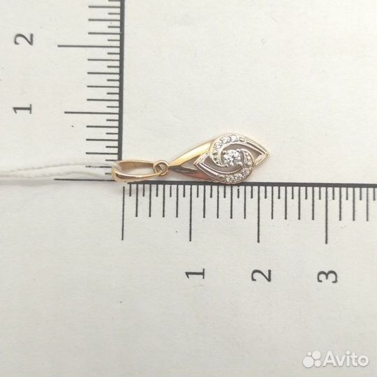 Золотая подвеска с камнем