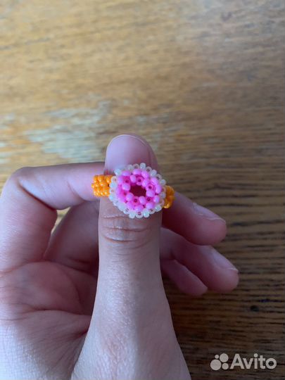 Кольцо с пончиком из бисера