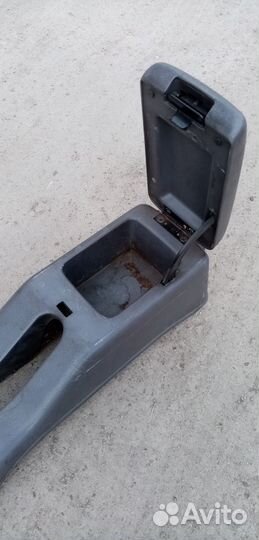 Подлокотник\консоль центральная Nissan Serena C23