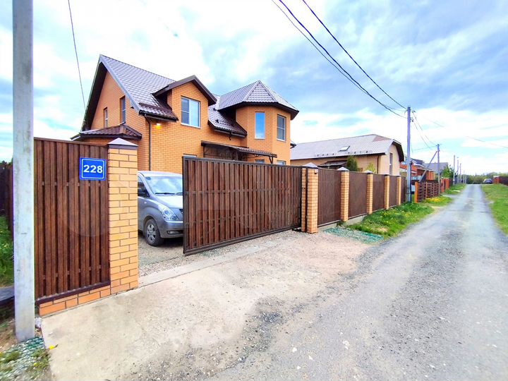 Дом 195,5 м² на участке 7,7 сот.