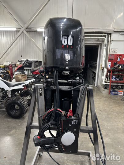 Лодочный двигатель