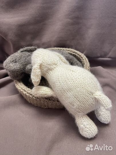 Спящий кролик(зайчик).Вязаная игрушка