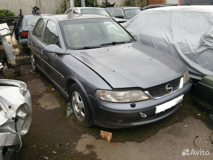 Opel Vectra 2.2 аt, 2001