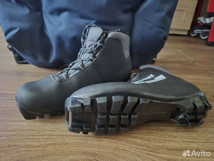 Лыжные ботинки