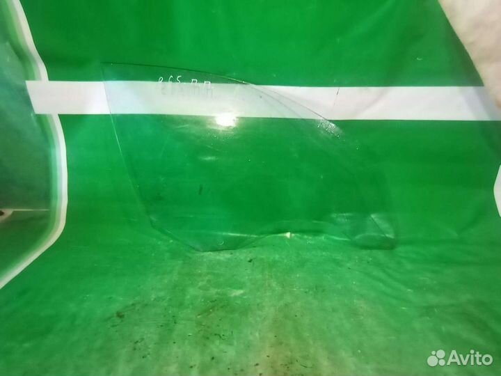 Переднее правое стекло BMW7 e65 730i 2003