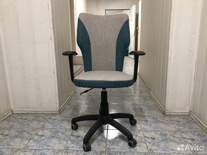 Детское компьютерное кресло в ткани в наличии