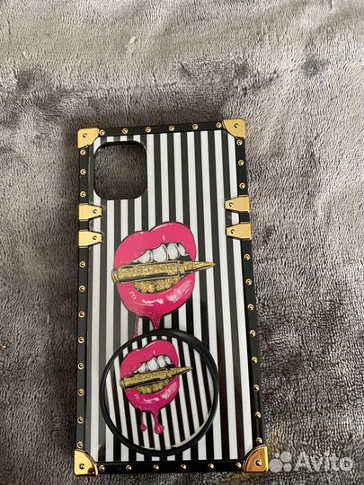 Стильный чехол для iPhone 11