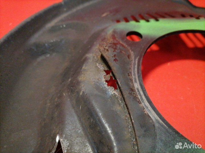 Пыльник тормозного диска передний правый Lexus