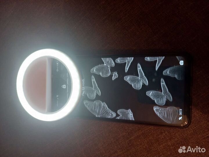 Кольцевая лампа на телефон