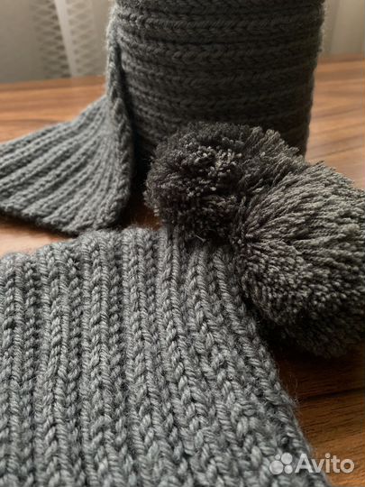 Серый вязаный комплект: шапка и шарф