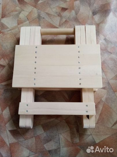 Стол и стулья