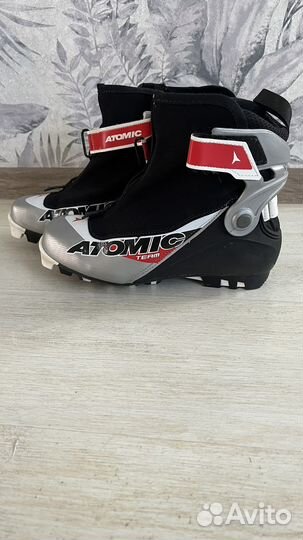 Беговые лыжи с ботинками atomic