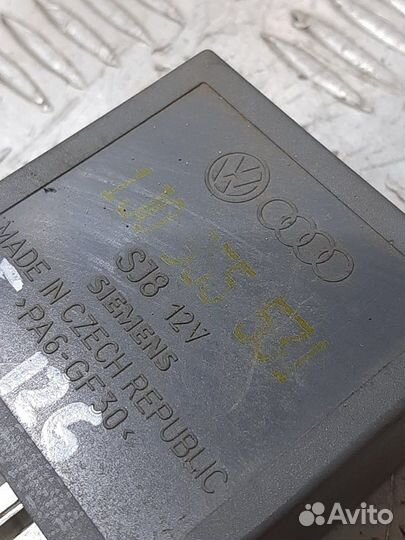 Реле стеклоочистителей Volkswagen Passat B5+ 3B6