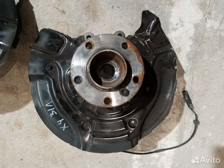 Кулак задний на бмв Х4 F25 2015r