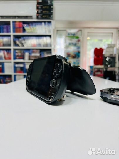 PS Vita PCH-1108 MicroSD 32GB + Чехол Black