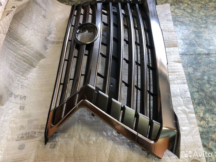 Решетка радиатора Lexus LX570 2015- 53101-60570