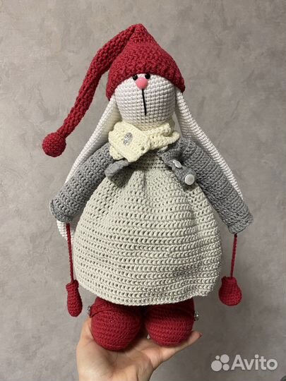 Продам вязанного новогоднего зайца