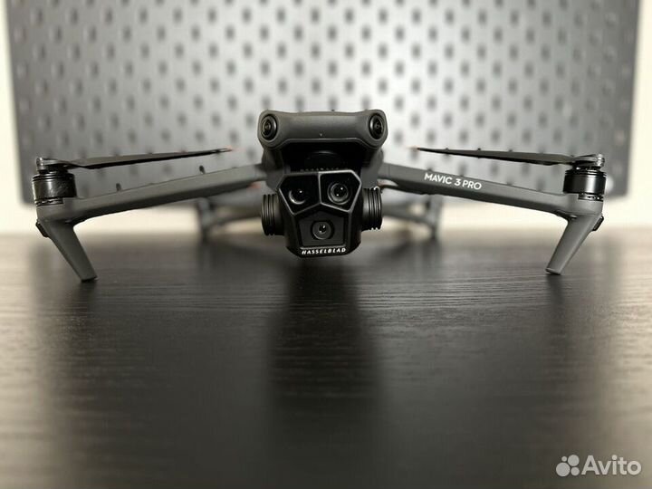 Квадрокоптер DJI Mavic 3 Pro Combo (RC Rro)