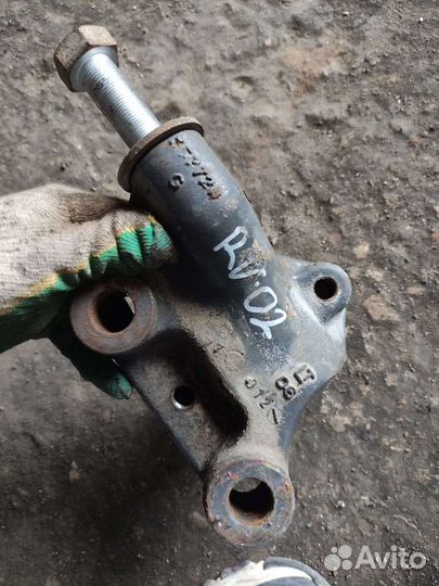 Кронштейн переднего амортизатора renault premium