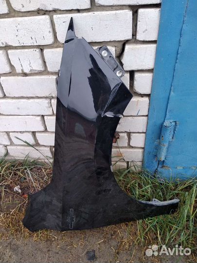 Крыло переднее правое на шкода rapid 2018