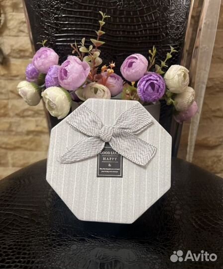 Подарочная коробка