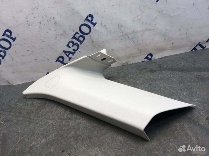 Обшивка стойки задняя правая Ford Focus 3